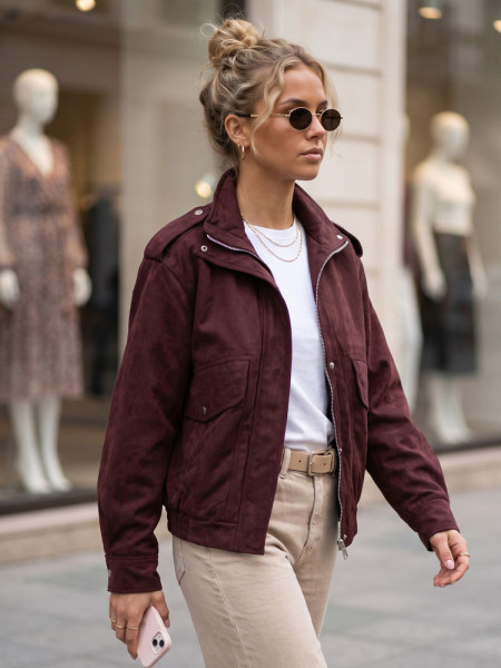 Dámska semišová bomber bunda v bordovej farbe (ty6066)